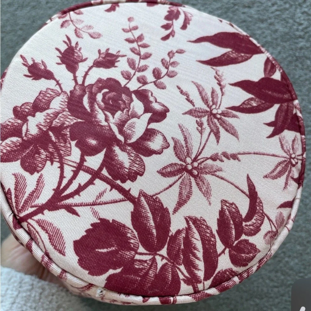 Gucci GWP Red Floral Cosmetic Bag with drawstring closure